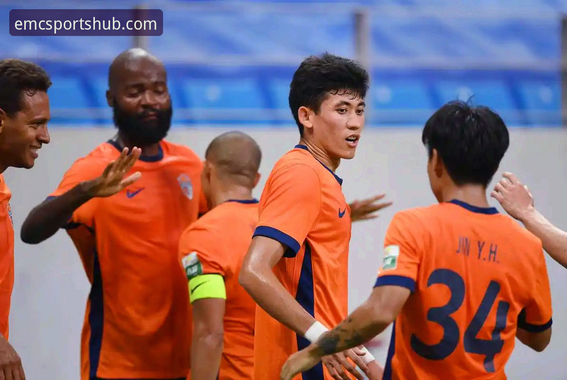 青岛海牛3-1击沉上海海港，13年等待终破魔咒！易倍体育EMC赛事直播平台见证冷门之夜